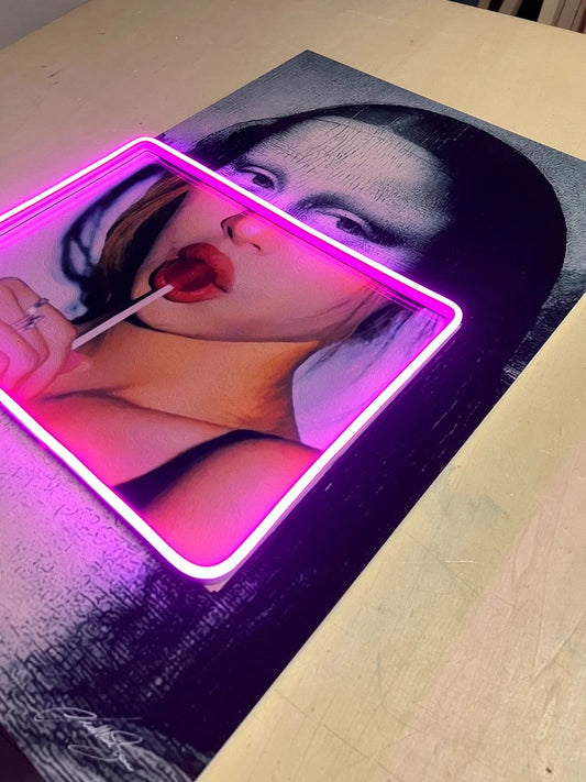 MONA LISA CUSTOM - NEON FRAME