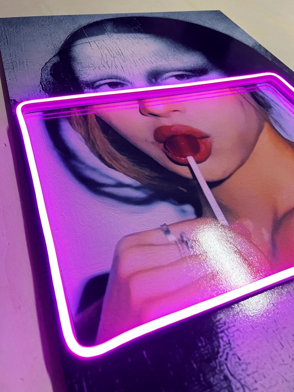MONA LISA CUSTOM - NEON FRAME