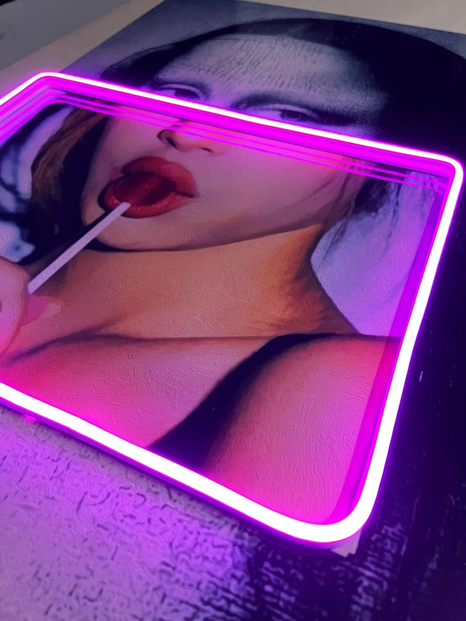 MONA LISA CUSTOM - NEON FRAME